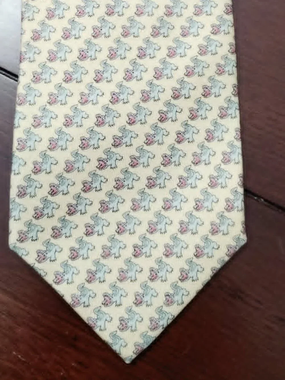 Vineyard Vines Tie yellow with Alligators Greenwich Academy CT